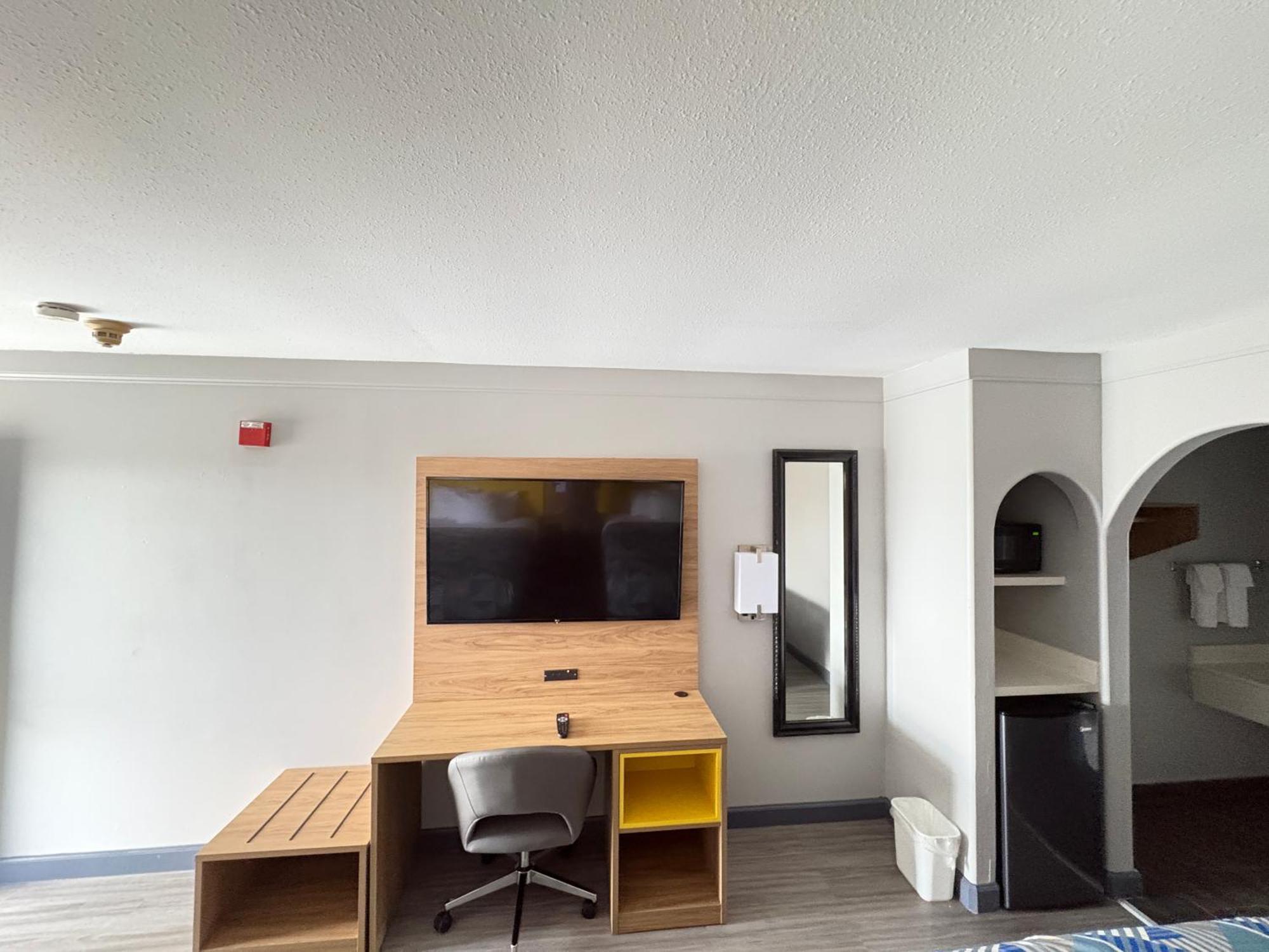 Days Inn By Wyndham Gonzales Exterior foto